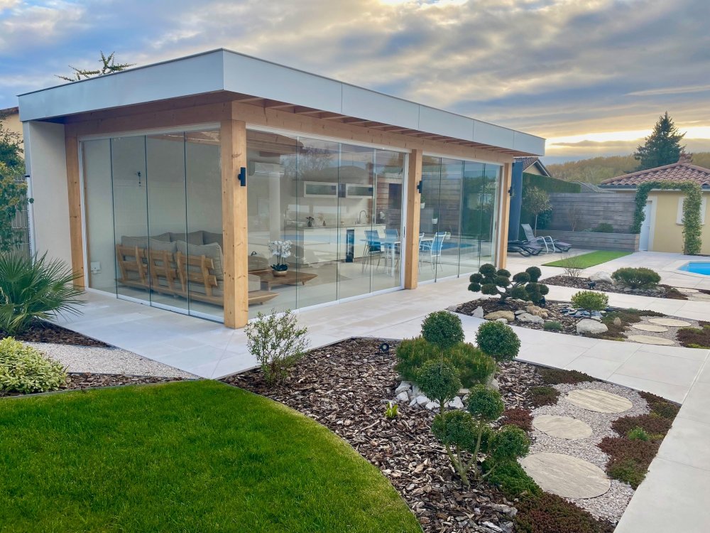 Nouveauté ! Fermeture complète de pool-house sur mesure : un espace extérieur transformé en véritable lieu de vie proche de Villefranche-sur-Saône