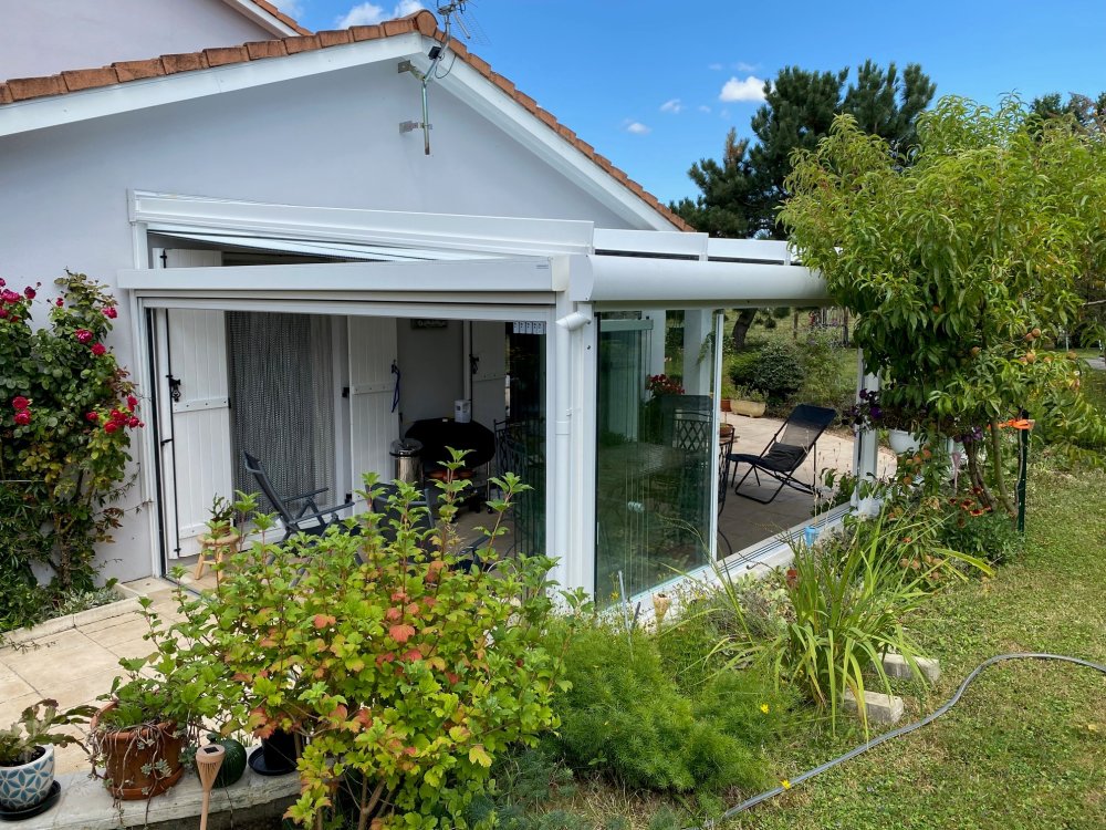 Installation d’une toiture vitrée et fermeture de celle-ci avec des coulissants et des pivotants coulissants entièrement vitrée dans l'Ain (01)