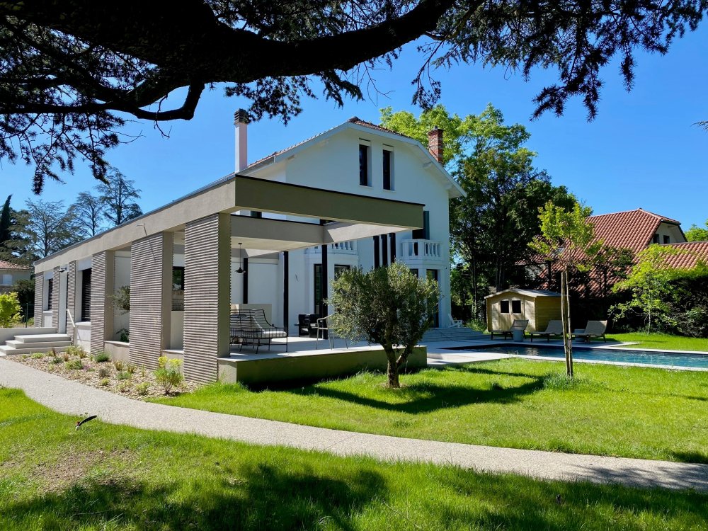 Installation de l'ensemble des menuiseries d'une maison bourgeoise en plein cœur de Lyon à Ecully (69)