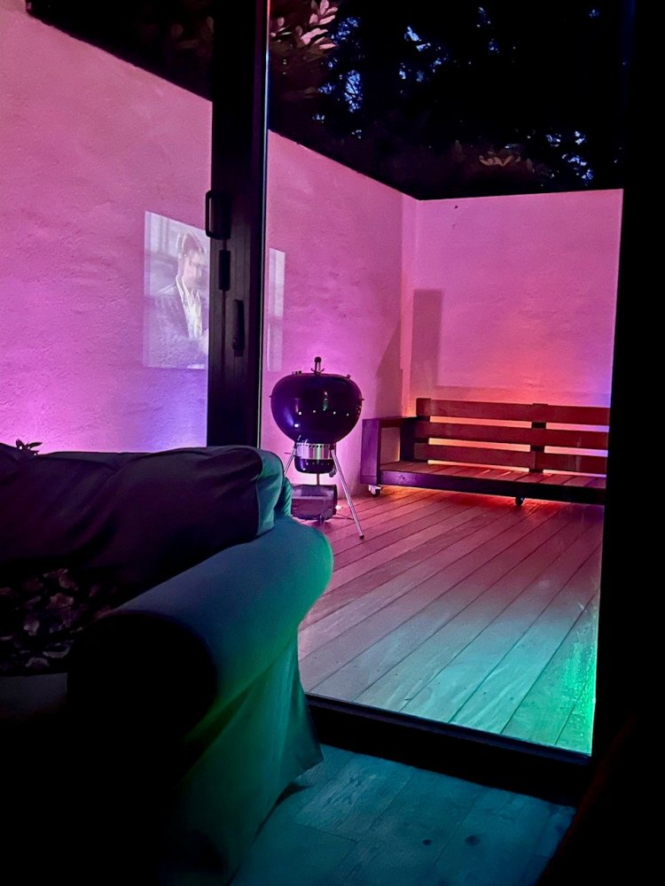 Une ouverture spectaculaire grâce à l'installation d'une baie accordéon hors norme dans un sublime loft à Villefranche-sur-Saône (69)