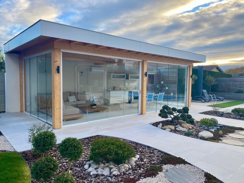 Fermeture complète de pool-house sur mesure : un espace extérieur transformé en véritable lieu de vie proche de Villefranche-sur-Saône