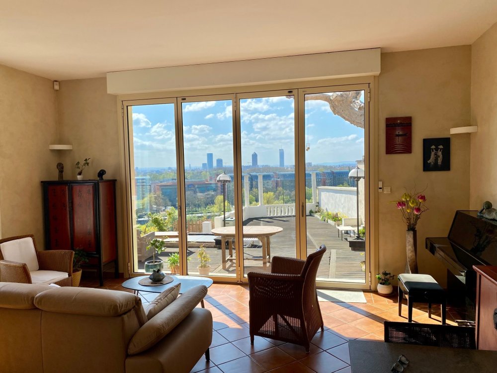 Remplacement d’une baie accordéon dans une villa avec une sublime vue sur Lyon ?