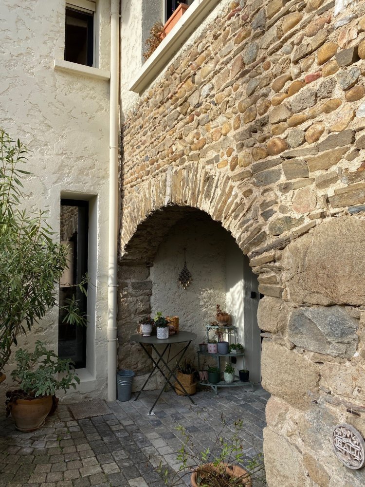 Projet aménagement intérieure grâce à l'installation d'une verrière sur-mesure dans une maison en pierre voûtée dans le Rhône (69)