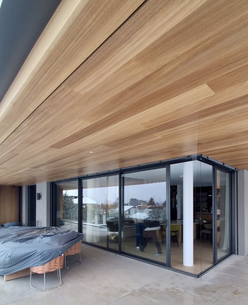 Villa contemporaine à Veyrier‑le‑Lac : menuiseries aluminium et BSO pour une ouverture totale sur le paysage