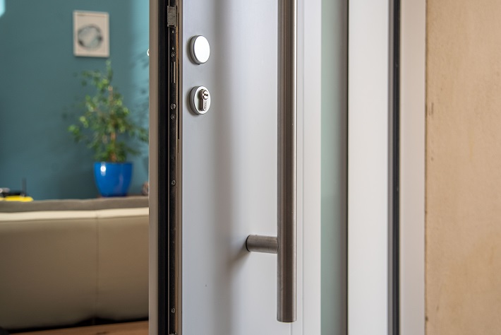 Installation d'une porte d'entrée en acier près de Lyon