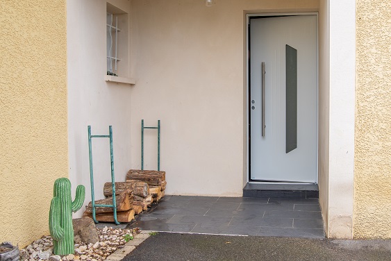 Installation de porte d'entrée en acier près de Lyon 