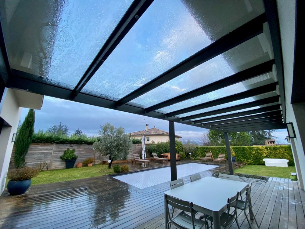 Pose d'une pergola à toiture plate près de Villefranche-sur-Saône