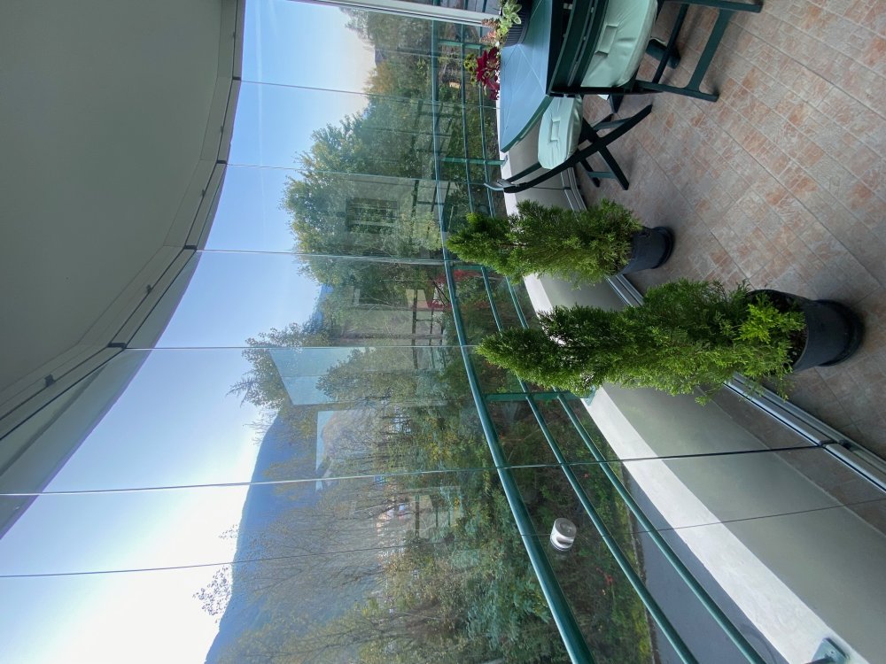 Fermeture d'une terrasse en pivotants courbes à facettes près de Lyon