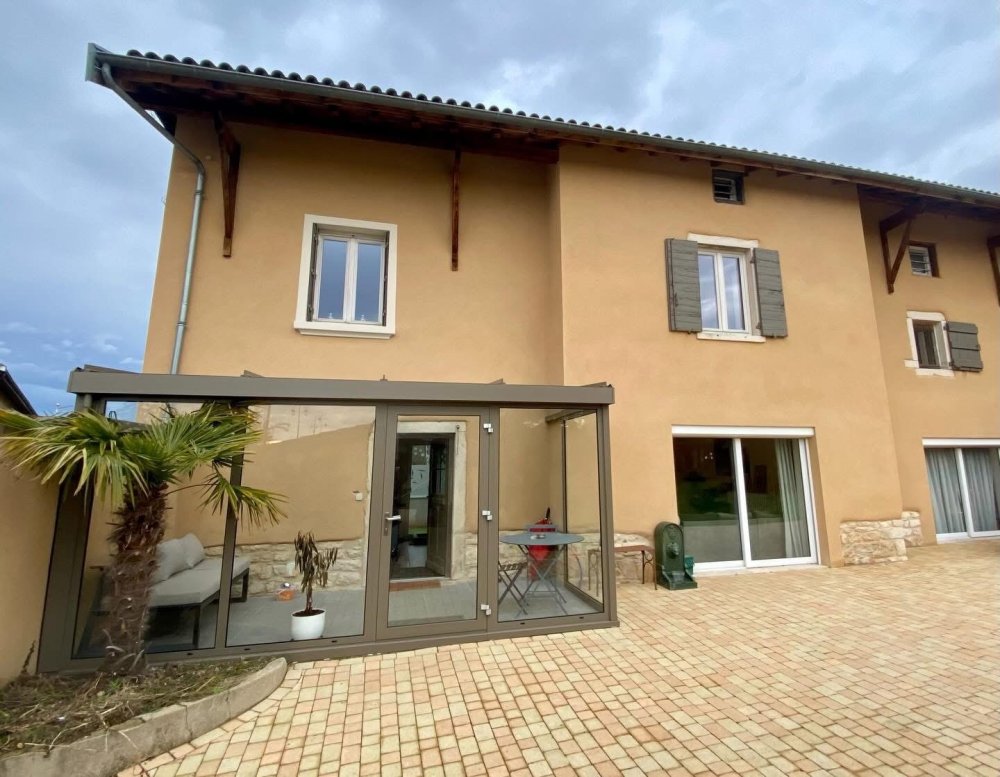 Création d’un sas d’entrée et extension de l’habitation : aménagement maîtrisée et confort durable près de Trévoux (01)